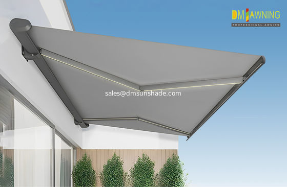 Sombra solar exterior Motorizado Ário retrátil leve com luzes LED Canopy jardim