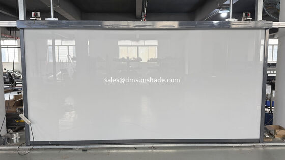 Vendas Quentes Motorizadas Zíper à Prova de Vento para Pátio e Varanda Cortina Rolo com Levantamento Auxiliar Manual